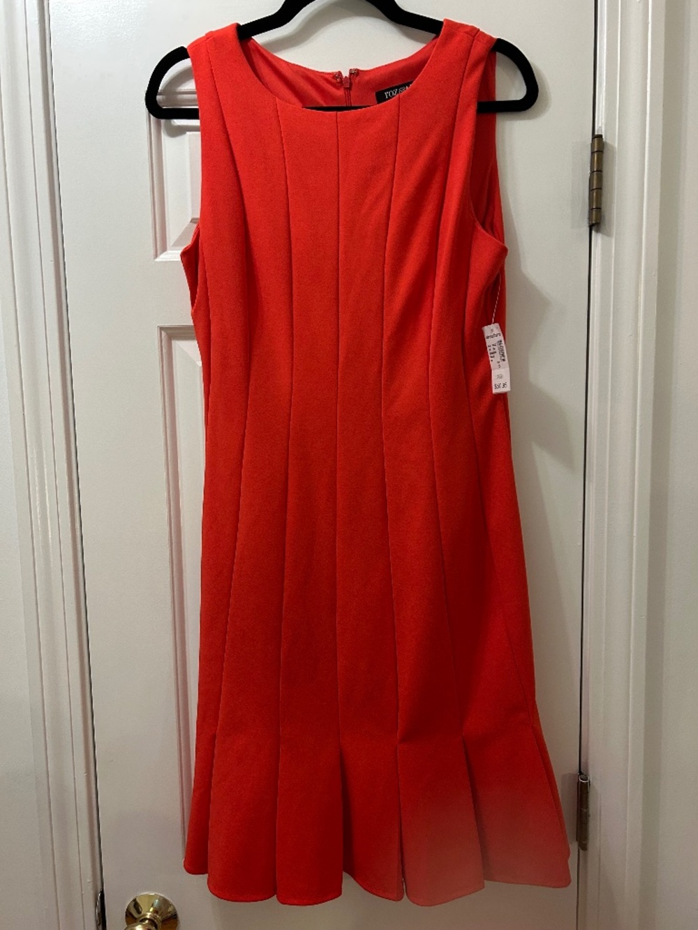 NEW NWT ROZ & ALI RED MIDI size 6